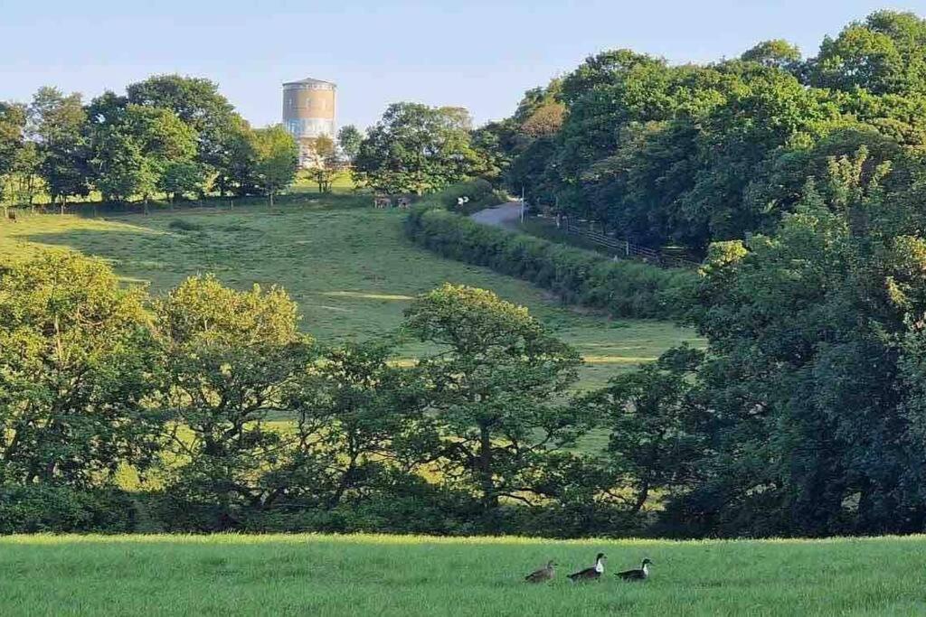 فيلا Luxury Converted Water Tower In Flockton Emley المظهر الخارجي الصورة